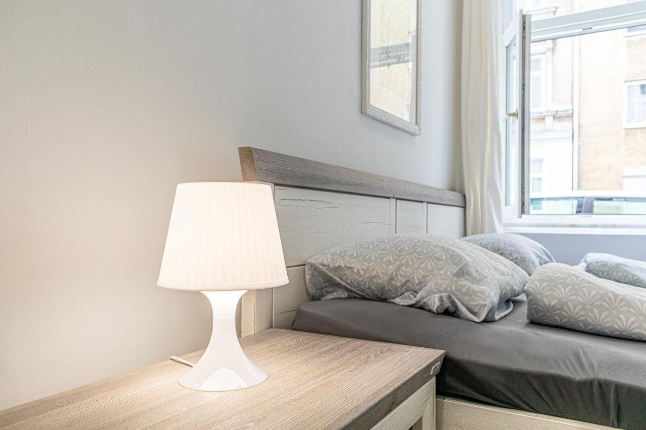 9 Min From City Center - Lovely Studio Near U1 Reumannplatz Wien Eksteriør bilde